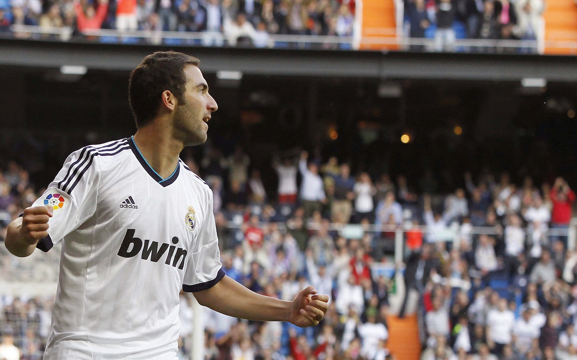 当网球之王踏上绿茵场，费德勒与皇家马德里的跨界连败引发体育思考，当网球传奇遭遇足球豪门，费德勒与皇马跨界碰撞的启示