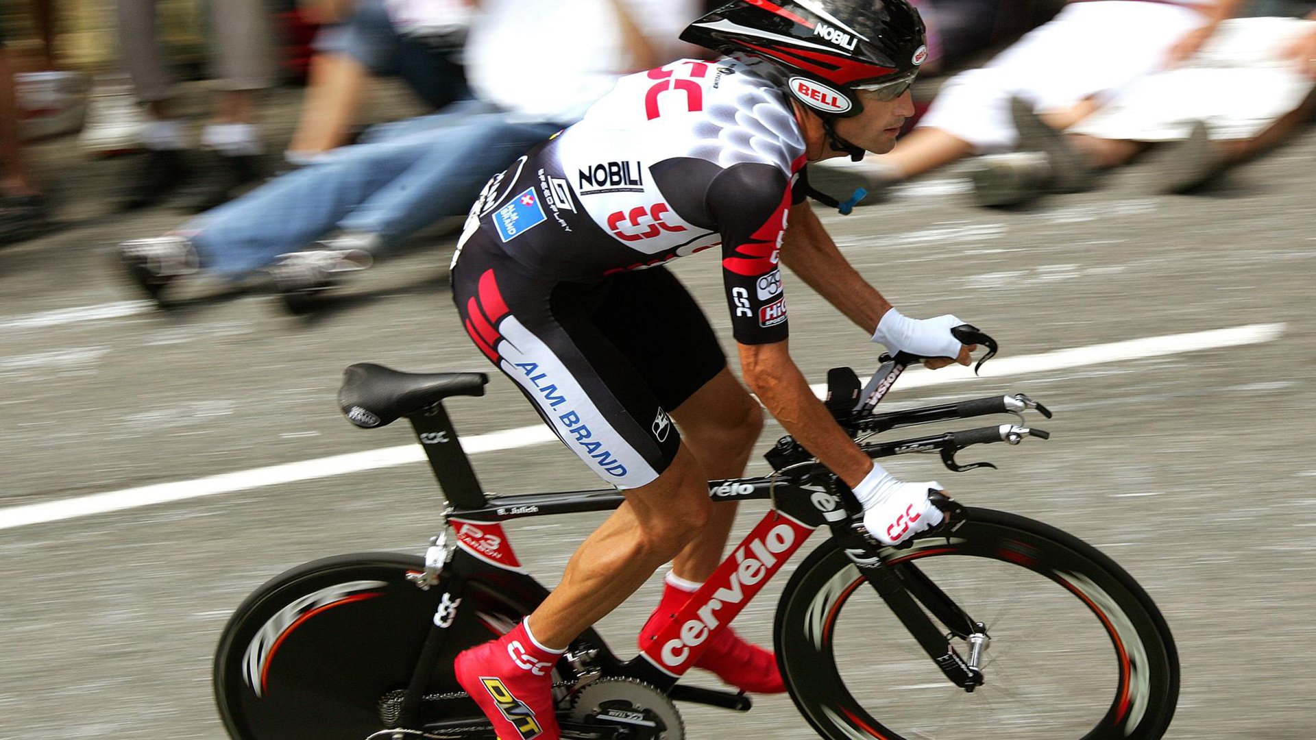 跨界神迹！当德罗巴让独行侠主场陷入沸腾，跨界神迹！足球巨星德罗巴引爆独行侠主场